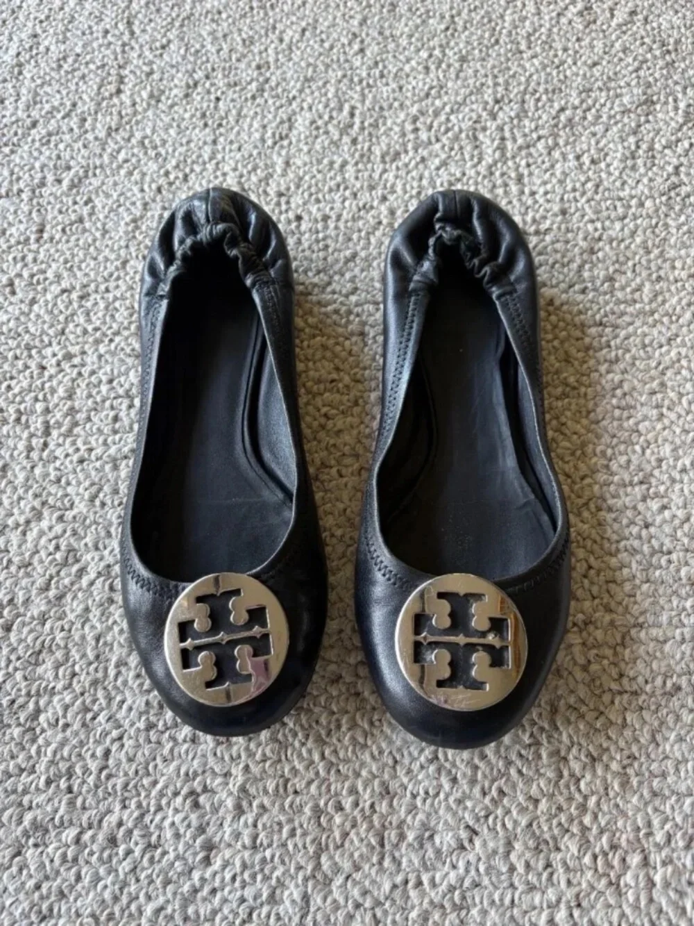 Tory Burch Reva Black Leather Ballet Flats Silver Logo Size 7.5 Quiet Luxury